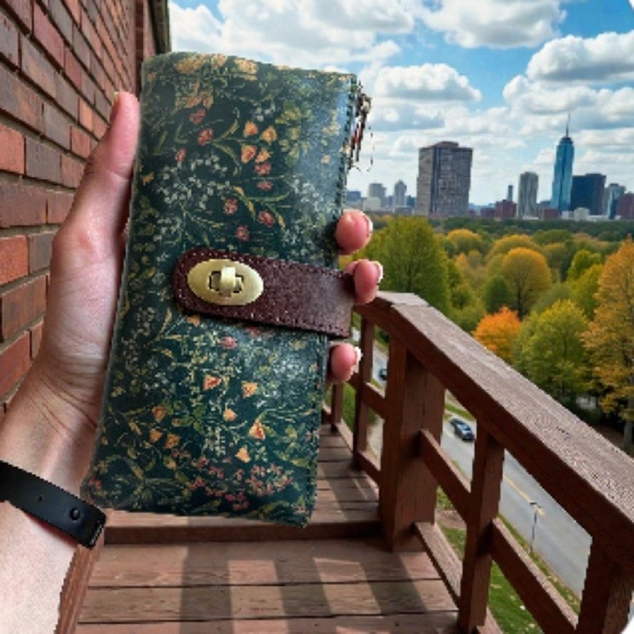 Patricia Nash Handbags - Patricia Nash Leather Annesley Wristlet Wallet